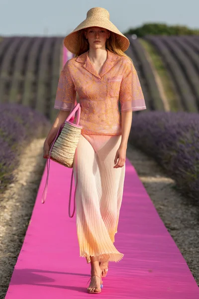 Look 39